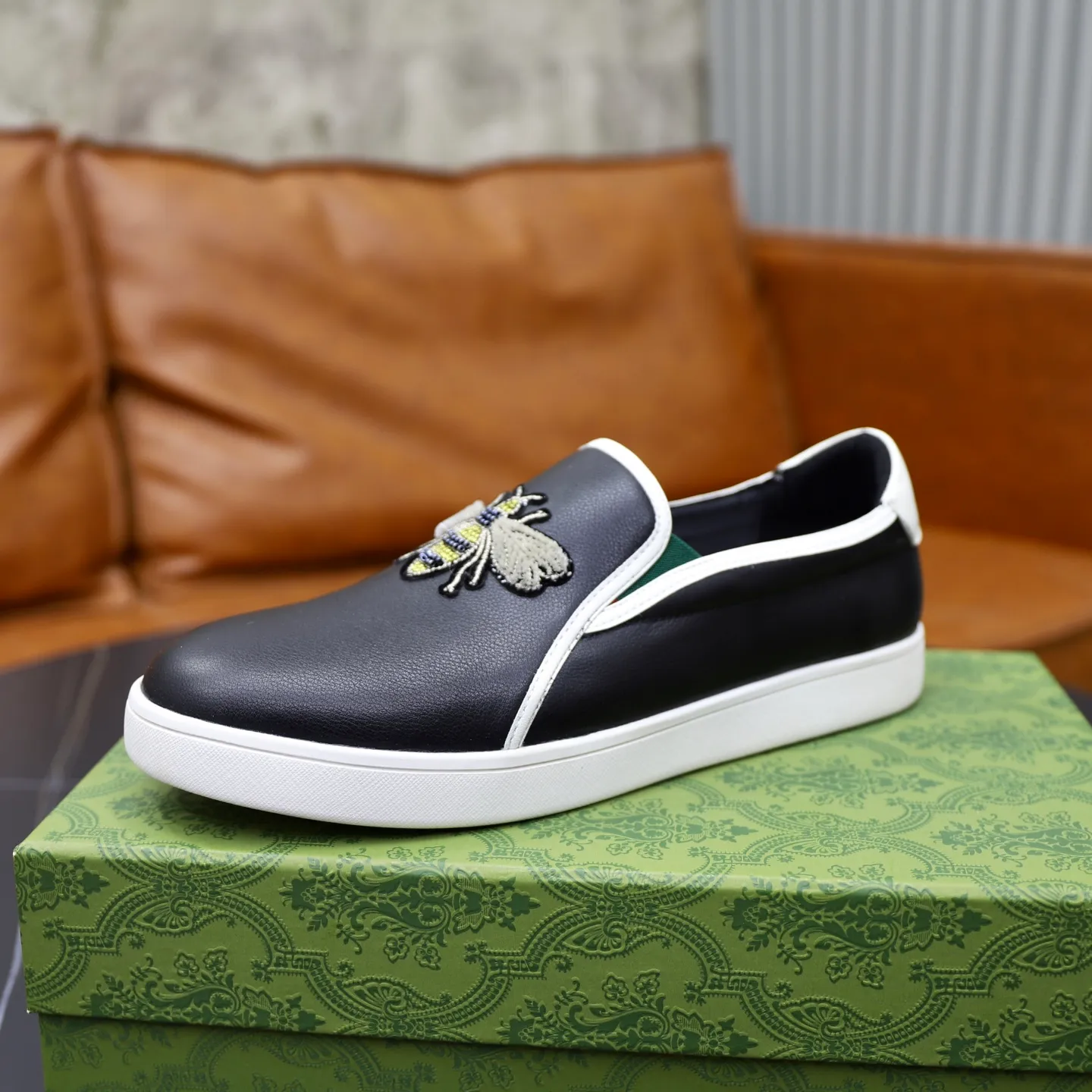 Ex-factory price: 440💰🙅‍♂️🙅‍♂️🙅‍♂️ Brand: Gucci GuCCI Standard code: 38-44 (45 customized) Grade: Same as the official website Material: Original leather splicing Comfortable and breathable pigskin lining Lightweight and wear-resistant sports outsole Style category: Men's fashionable casual shoes Running sneakers Distinguished luxury brand elements Top luxury Color: actual picture color